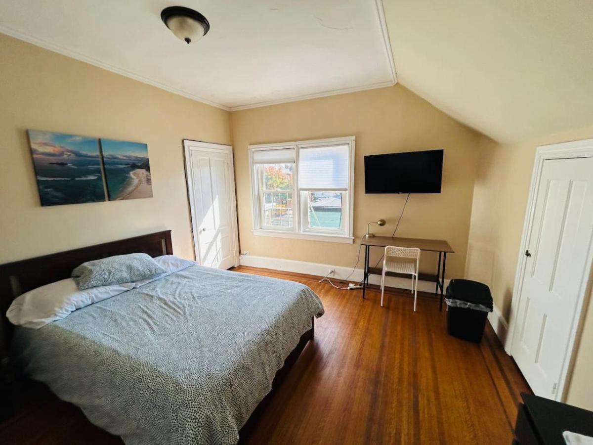 Sunny Spacious Room In Federal Hill, Downtown With Shared Bathroom And Kitchen Providence Exterior photo